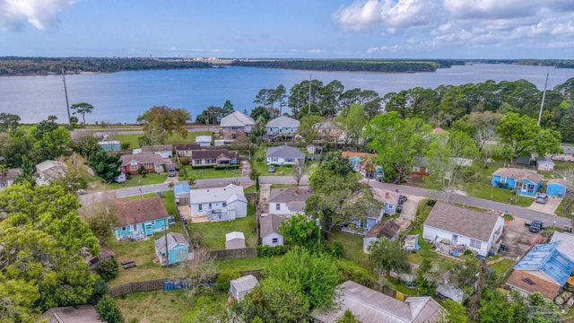 208 Berry Rd, Pensacola, FL 32507