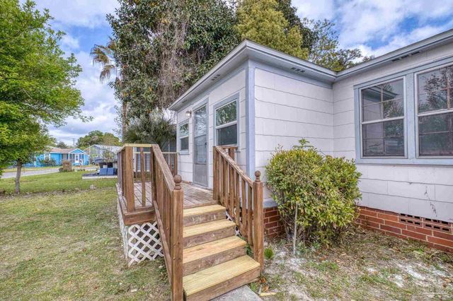 208 Berry Rd, Pensacola, FL 32507