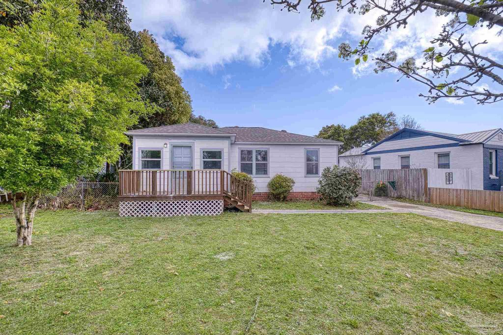 208 Berry Rd, Pensacola, FL 32507