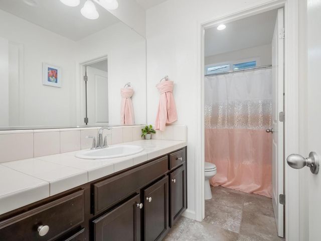 6280 E Valley Edge Dr, Fresno, CA 93727