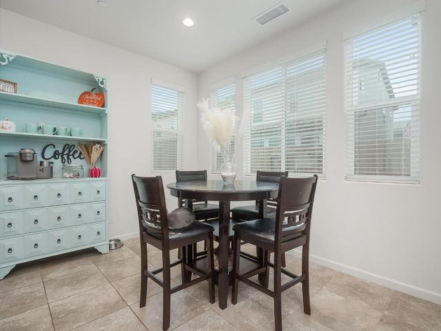 6280 E Valley Edge Dr, Fresno, CA 93727