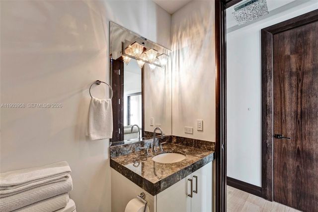 17749 Collins 1402 1402, Sunny Isles Beach, FL 33160