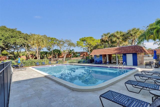 1525 Augusta Circle 109, Delray Beach, FL 33445