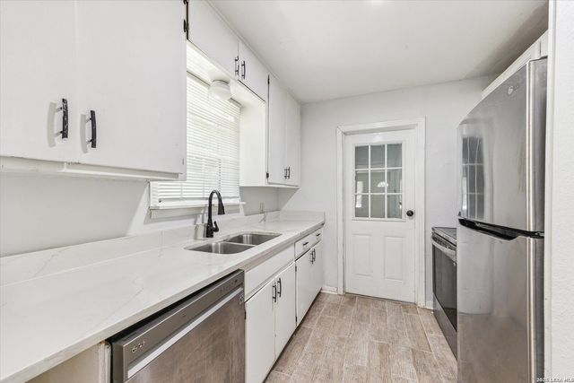 369 BABCOCK RD, San Antonio, TX 78201