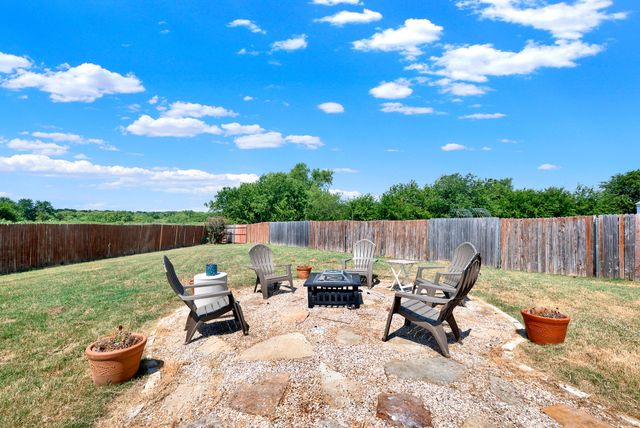 1208 Feather Crest Drive, Krum, TX 76249