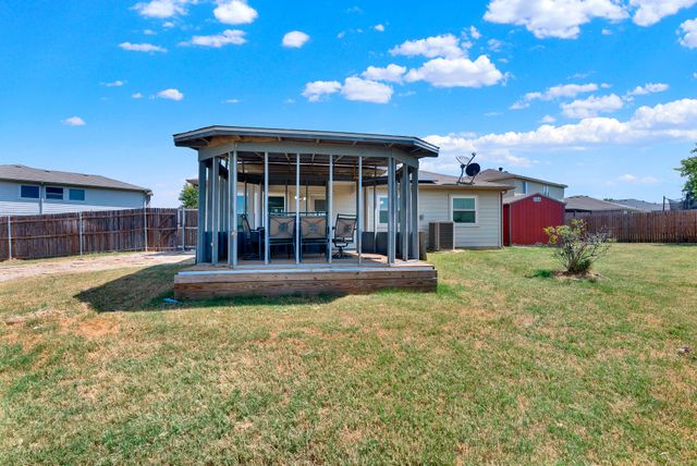 1208 Feather Crest Drive, Krum, TX 76249