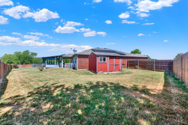 1208 Feather Crest Drive, Krum, TX 76249