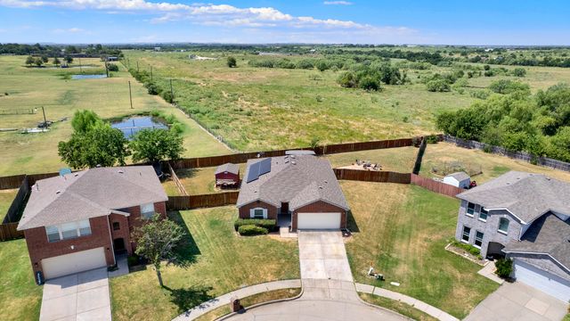 1208 Feather Crest Drive, Krum, TX 76249
