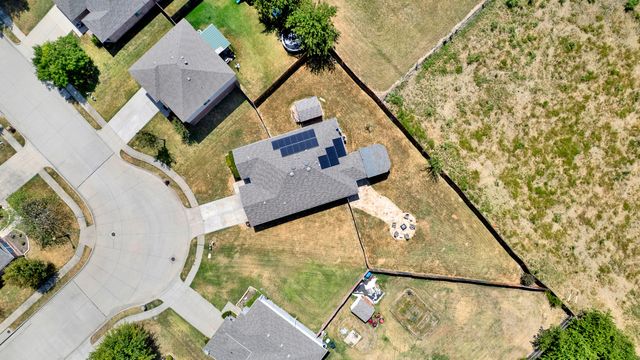 1208 Feather Crest Drive, Krum, TX 76249
