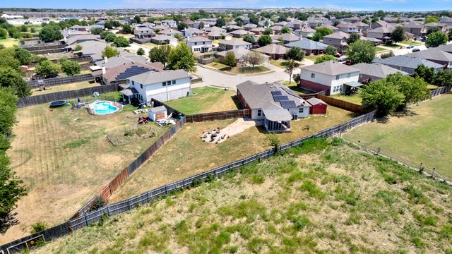 1208 Feather Crest Drive, Krum, TX 76249