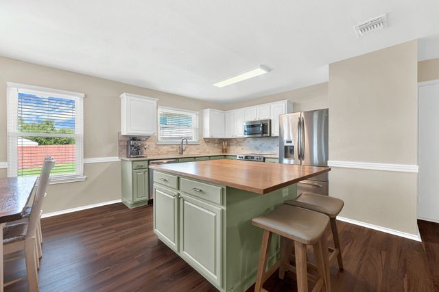 1208 Feather Crest Drive, Krum, TX 76249
