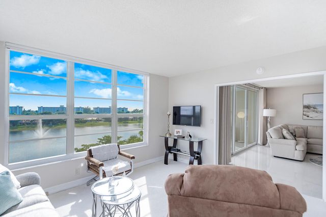 3150 N Course Lane, Pompano Beach, FL 33069
