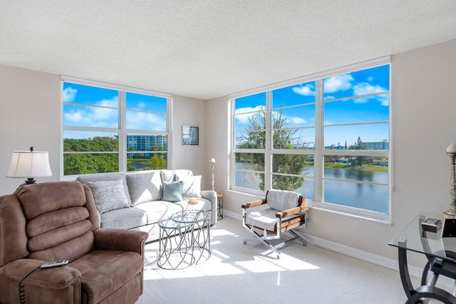 3150 N Course Lane, Pompano Beach, FL 33069
