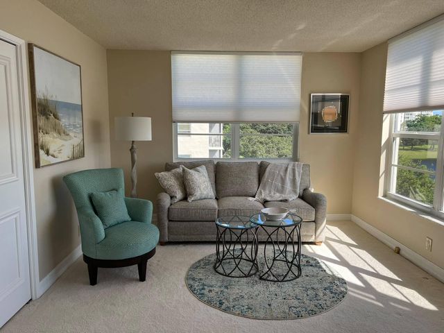 3150 N Course Lane, Pompano Beach, FL 33069