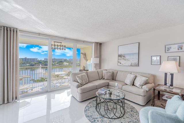 3150 N Course Lane, Pompano Beach, FL 33069