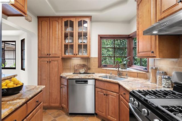 282 Grizzly Peak Blvd, Kensington, CA 94708