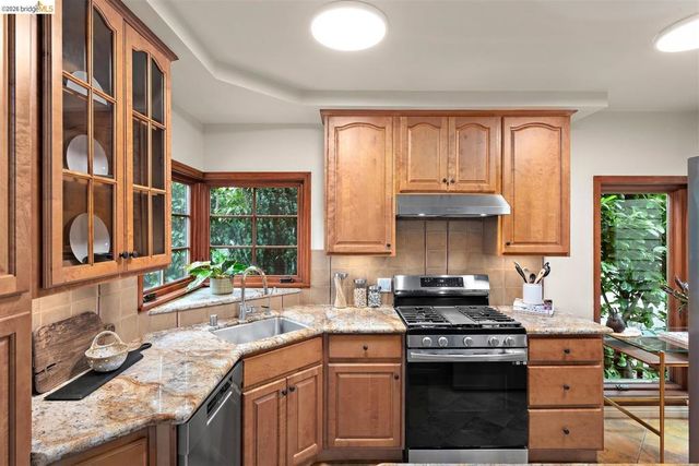 282 Grizzly Peak Blvd, Kensington, CA 94708
