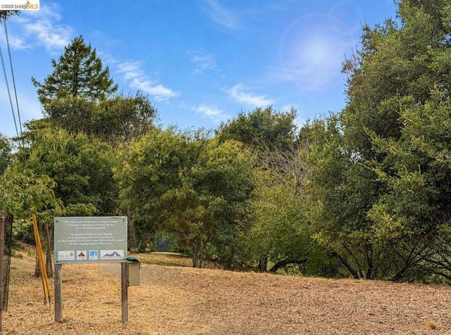 282 Grizzly Peak Blvd, Kensington, CA 94708