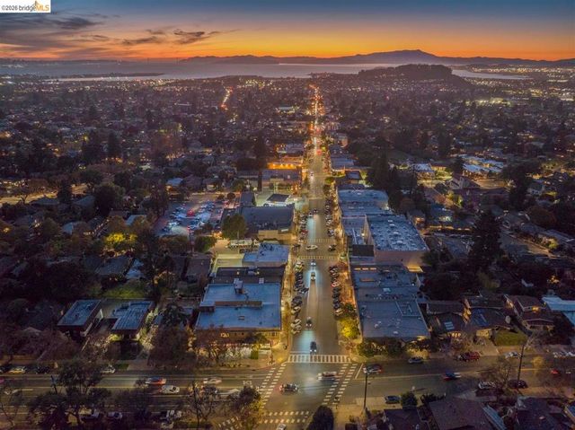 282 Grizzly Peak Blvd, Kensington, CA 94708