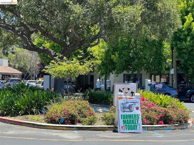 282 Grizzly Peak Blvd, Kensington, CA 94708