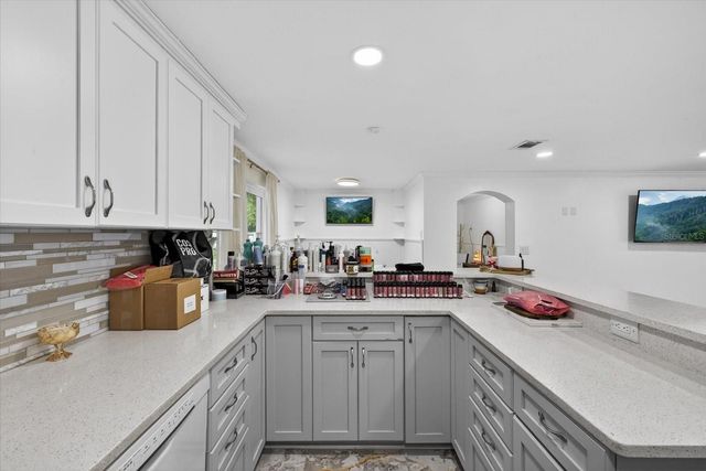 19514 N DALE MABRY HIGHWAY, Lutz, FL 33548