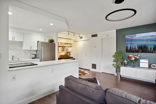 306 NE 1st Avenue 210, Boynton Beach, FL 33435