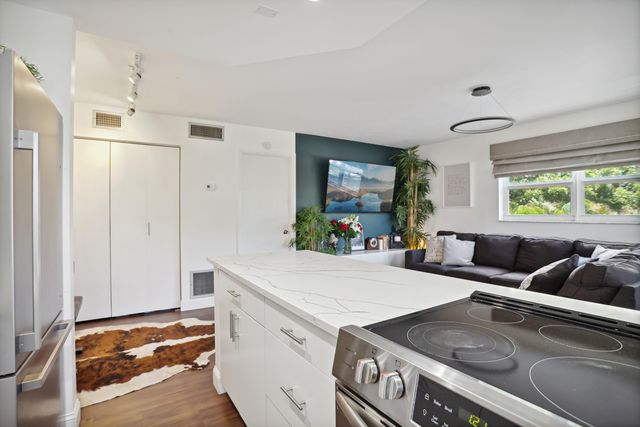 306 NE 1st Avenue 210, Boynton Beach, FL 33435