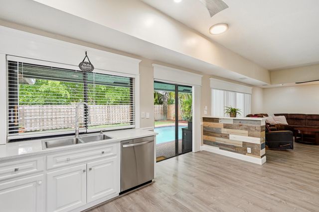 2145 NW 85th Lane, Coral Springs, FL 33071