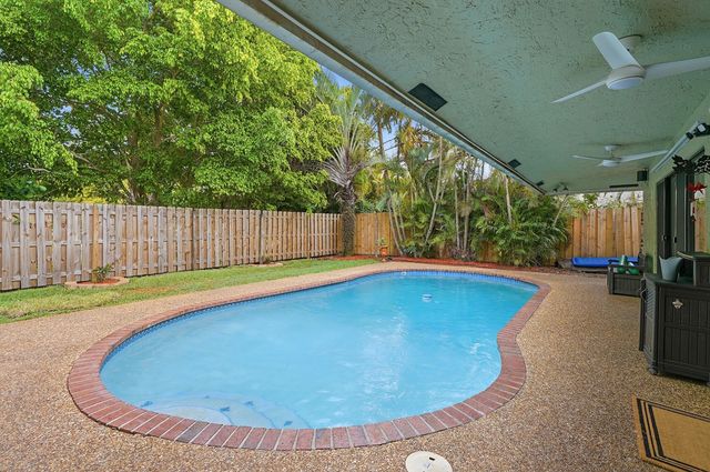 2145 NW 85th Lane, Coral Springs, FL 33071
