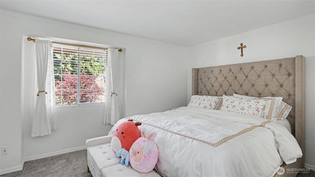 247 S 328th Lane, Federal Way, WA 98003