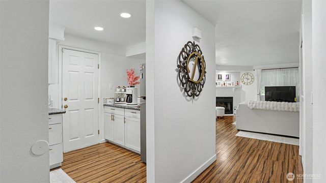 247 S 328th Lane, Federal Way, WA 98003