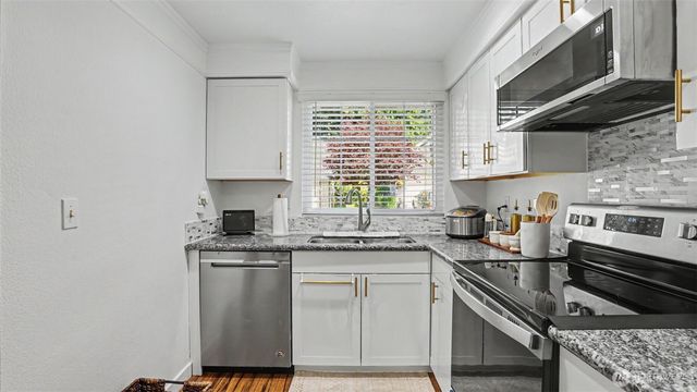 247 S 328th Lane, Federal Way, WA 98003