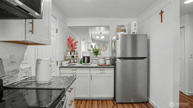 247 S 328th Lane, Federal Way, WA 98003