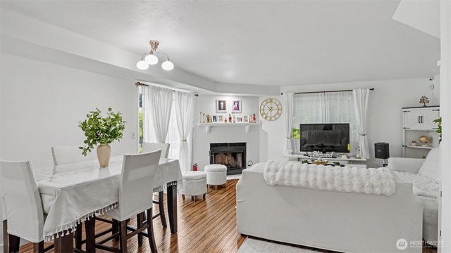247 S 328th Lane, Federal Way, WA 98003