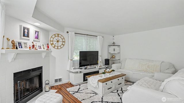 247 S 328th Lane, Federal Way, WA 98003
