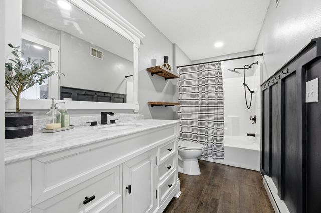 4704 8th Avenue S, Fargo, ND 58103