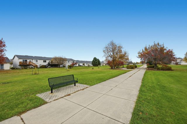 4704 8th Avenue S, Fargo, ND 58103