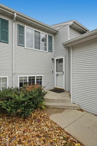 4704 8th Avenue S, Fargo, ND 58103