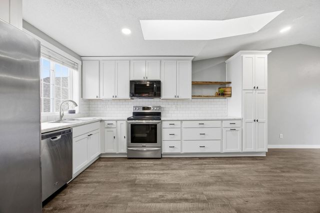 4704 8th Avenue S, Fargo, ND 58103