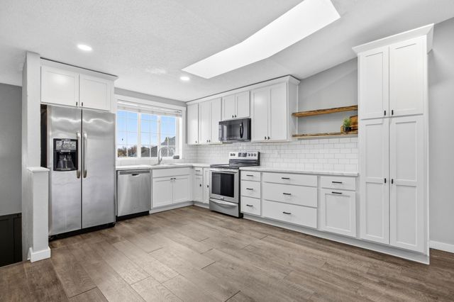 4704 8th Avenue S, Fargo, ND 58103