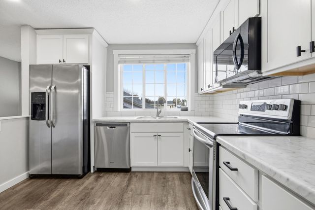 4704 8th Avenue S, Fargo, ND 58103