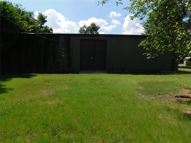 1301 E Foreman Road, El Reno, OK 73036