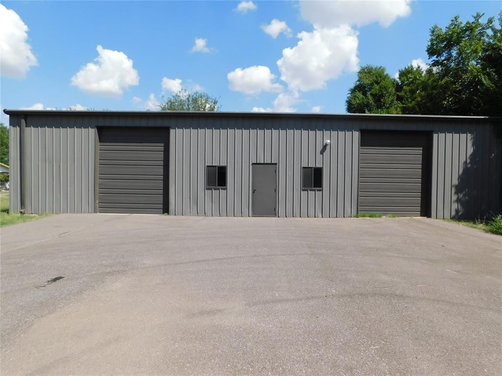 1301 E Foreman Road, El Reno, OK 73036