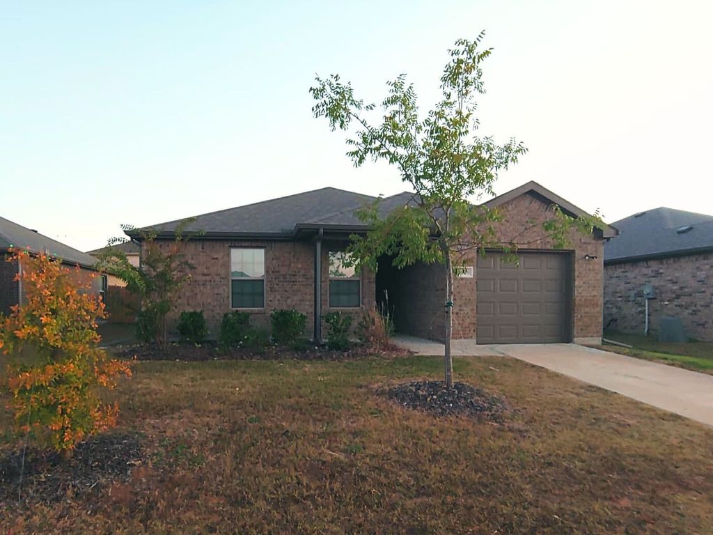 1429 Warringwood Drive, Greenville, TX 75402