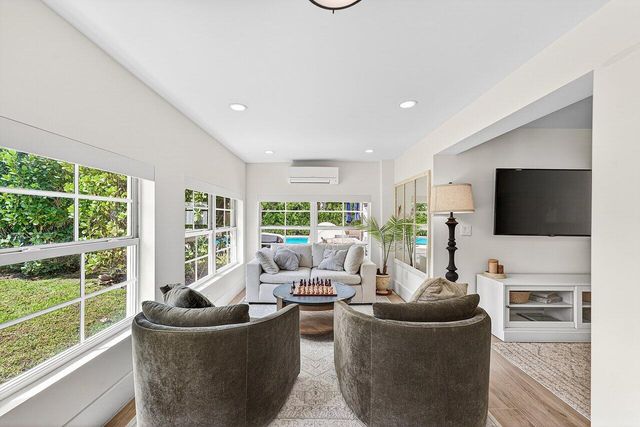 321 SW 1st Avenue, Boynton Beach, FL 33435