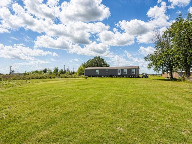 402 Lisa Mae Road, Bellville, TX 77418