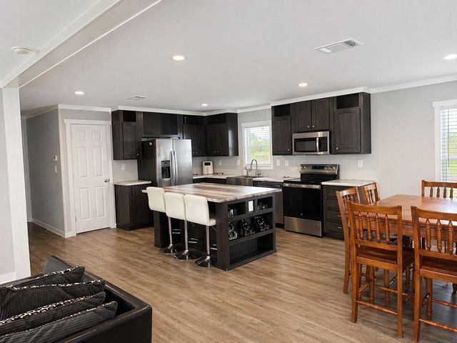 402 Lisa Mae Road, Bellville, TX 77418