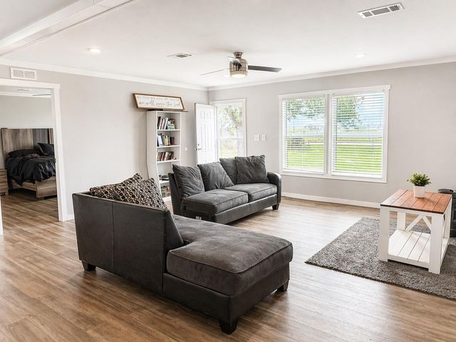 402 Lisa Mae Road, Bellville, TX 77418