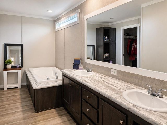 402 Lisa Mae Road, Bellville, TX 77418