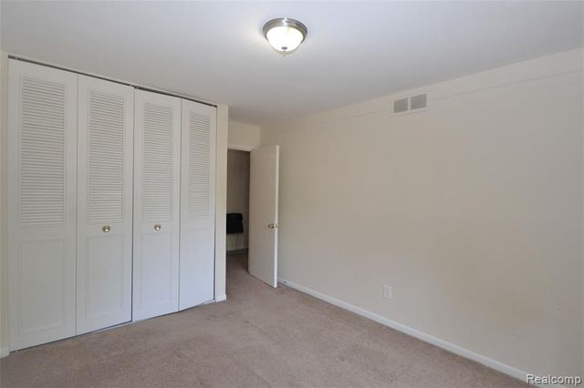 559 Fox Hills Drive, Bloomfield Hills, MI 48304